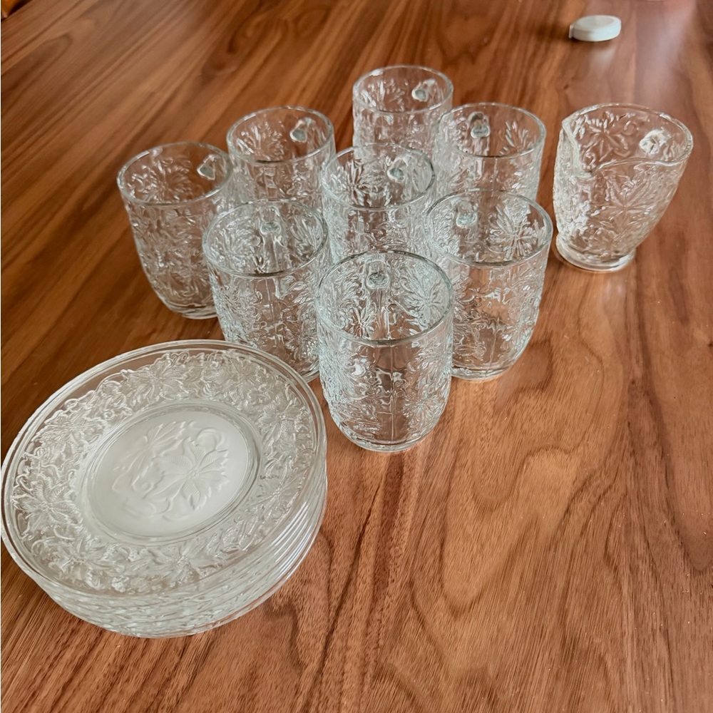 Set of 8 Princess House Fantasia Poinsettia Mug Cups and Saucers W/ Cream Dish